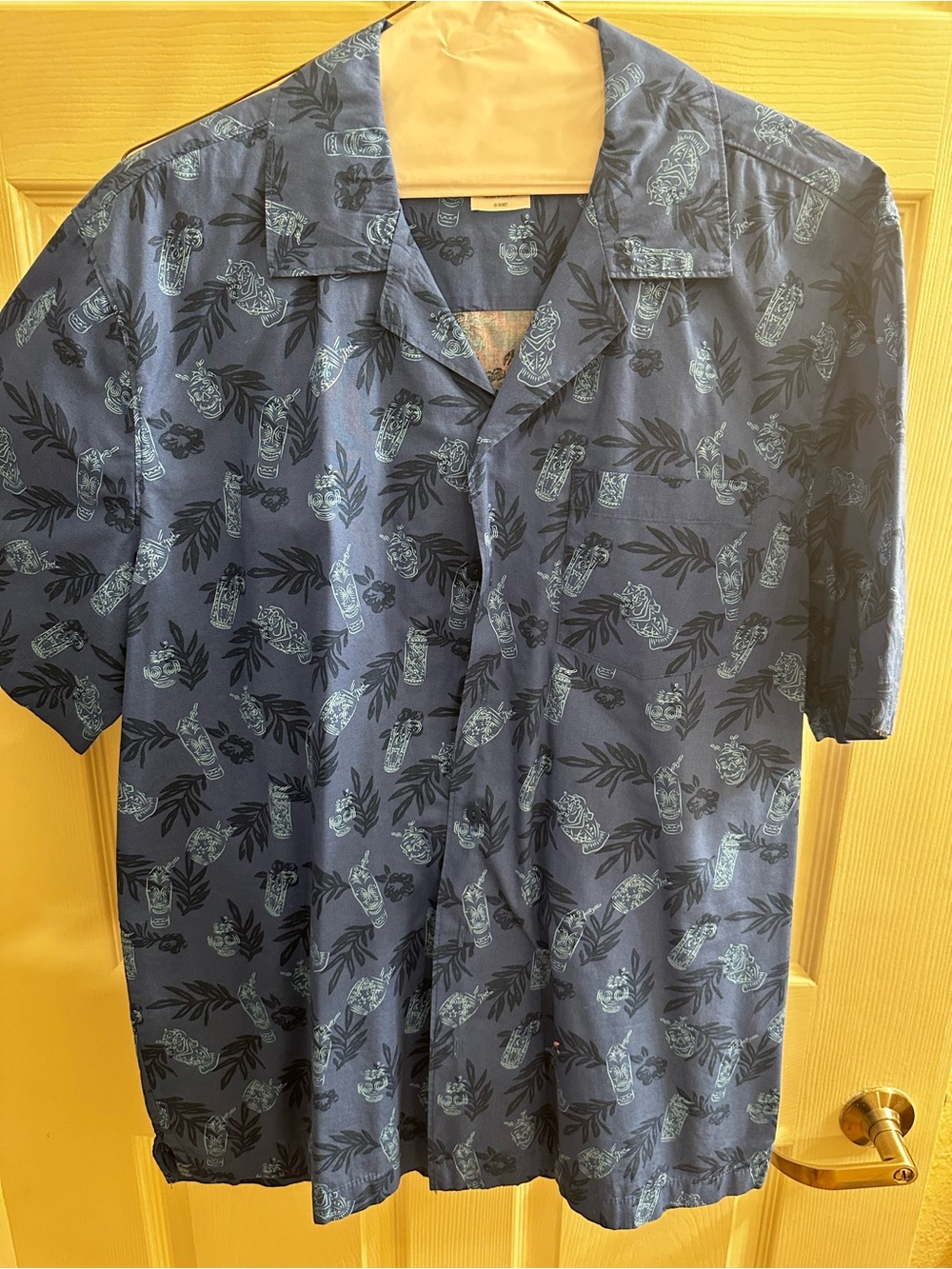 Disney Men's Navy Blue Short-Sleeve Button-Down Shirt with Light Blue Print